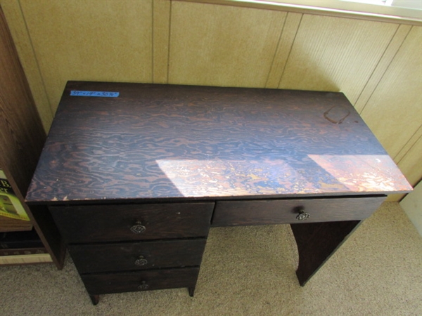 SMALL WOODEN DESK