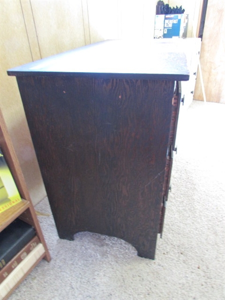 SMALL WOODEN DESK