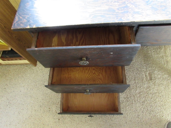 SMALL WOODEN DESK