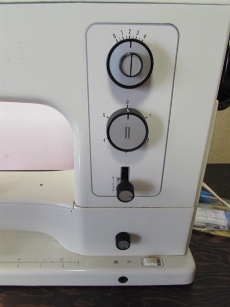 BERNINA RECORD SEWING MACHINE W/CASE