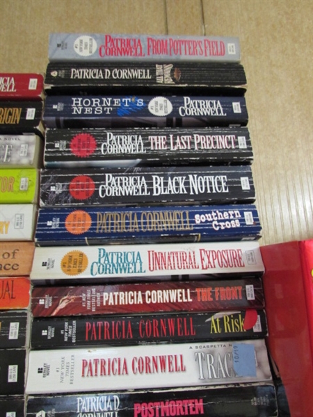 FICTION NOVEL COLLECTION - PATRICIA CORNWELL & JANET EVANOVICH