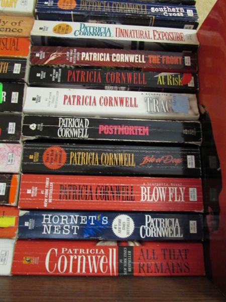 FICTION NOVEL COLLECTION - PATRICIA CORNWELL & JANET EVANOVICH