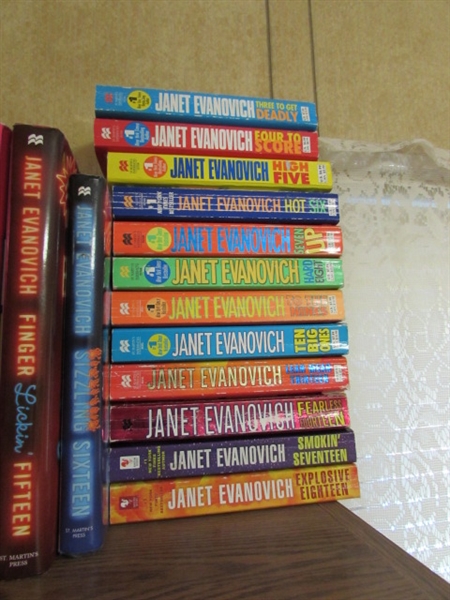 FICTION NOVEL COLLECTION - PATRICIA CORNWELL & JANET EVANOVICH
