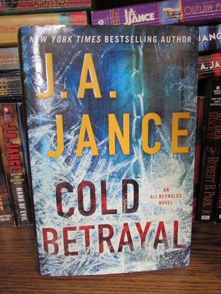 FICTION NOVEL COLLECTION - JOHN SANDFORD, ROBERT B. PARKER & J.A. JANCE