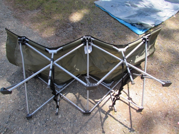 INSTANT FOLDING COT W/STORAGE BAG