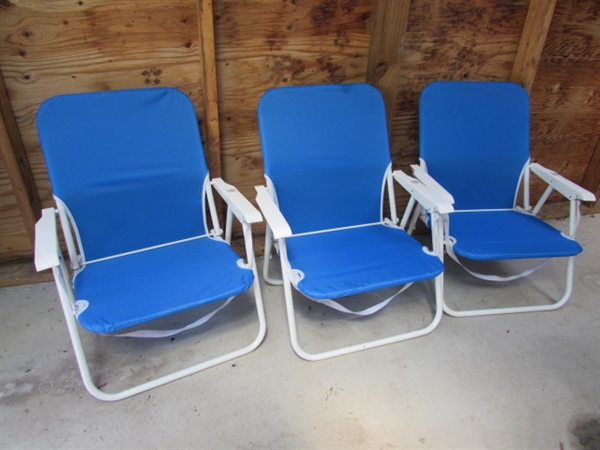 3 FOLDING BEACH CHAIRS & 2 VINTAGE FOLDING CHAIRS