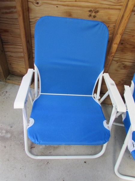 3 FOLDING BEACH CHAIRS & 2 VINTAGE FOLDING CHAIRS