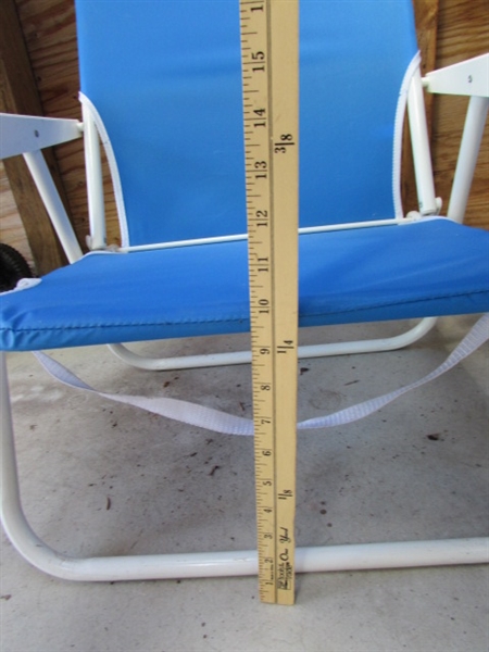 3 FOLDING BEACH CHAIRS & 2 VINTAGE FOLDING CHAIRS