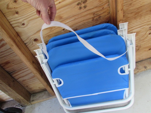 3 FOLDING BEACH CHAIRS & 2 VINTAGE FOLDING CHAIRS