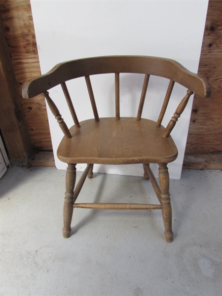 CHILD'S WOODEN CHAIR