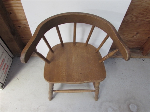 CHILD'S WOODEN CHAIR