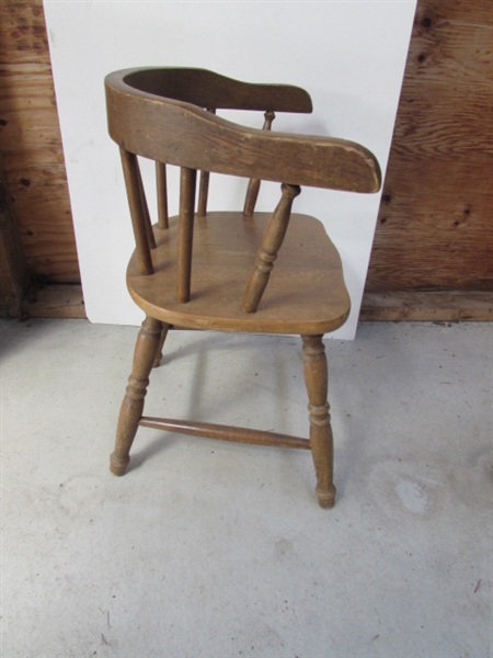 CHILD'S WOODEN CHAIR