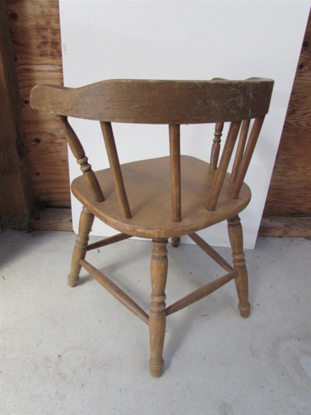 CHILD'S WOODEN CHAIR