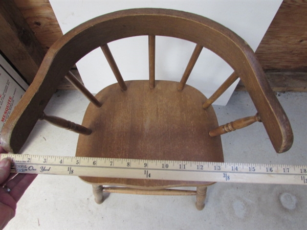 CHILD'S WOODEN CHAIR