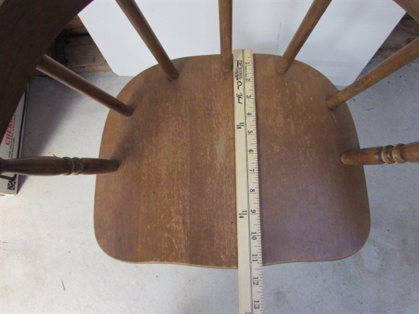 CHILD'S WOODEN CHAIR