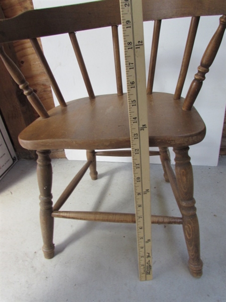 CHILD'S WOODEN CHAIR