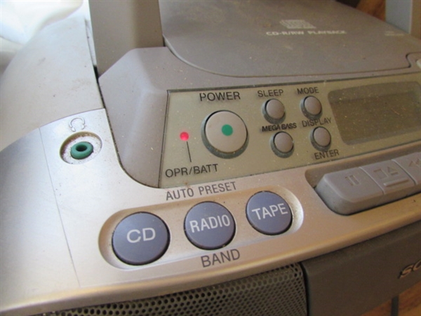 SONY CASSETTE/CD PLAYER & COLLECTION OF CASSETTE TAPES