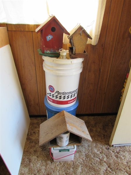 BIRD HOUSE, FEEDERS AND BIRD SEED
