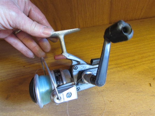 4 FISHING REELS