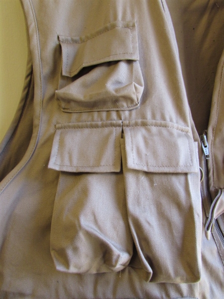 XL FISHING VEST - LIKE NEW