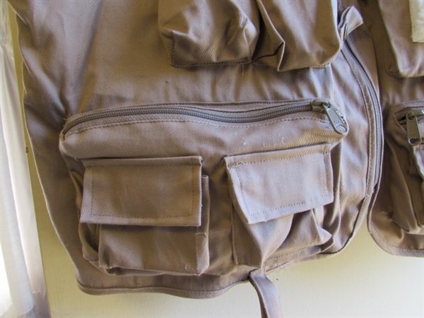 XL FISHING VEST - LIKE NEW