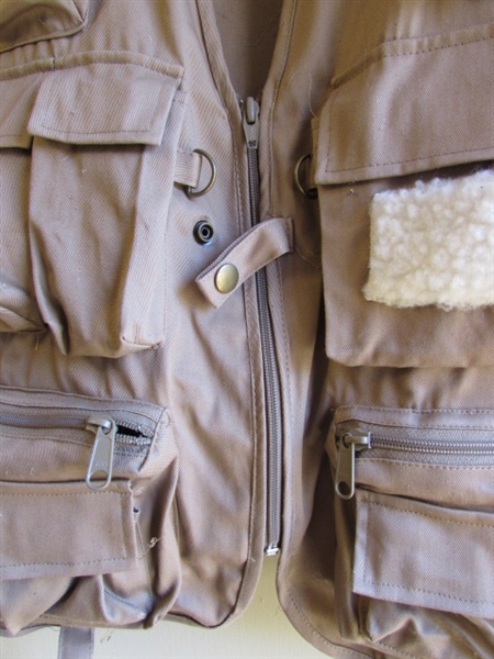 XL FISHING VEST - LIKE NEW
