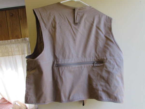 XL FISHING VEST - LIKE NEW