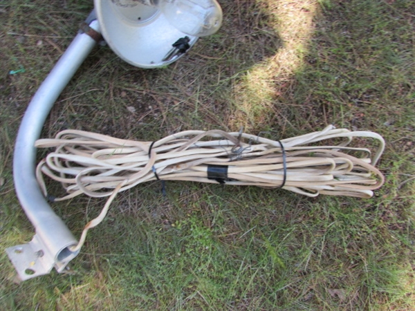OUTDOOR LIGHT FIXTURE W/METAL HALIDE BULB