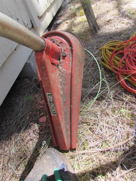 2 GAS POWERED & 1 ELECTRIC STRING TRIMMERS & EXTENSION CORDS
