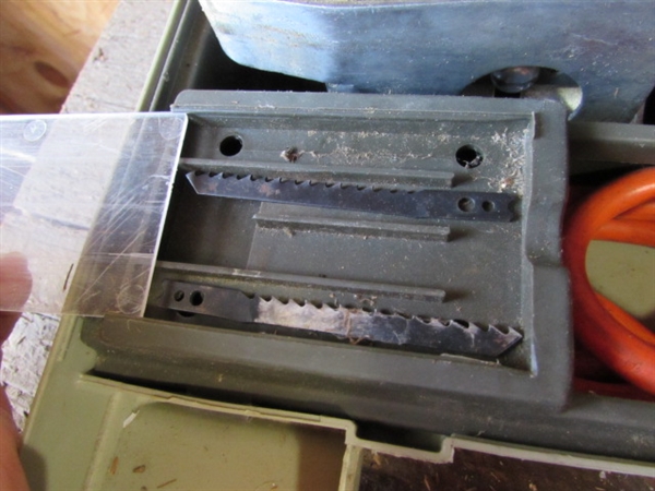 BLACK & DECKER JIGSAW & SQUARE