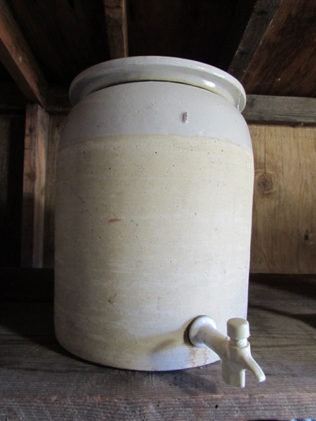 #3 STONEWARE CROCK DRINK DISPENSER W/LID