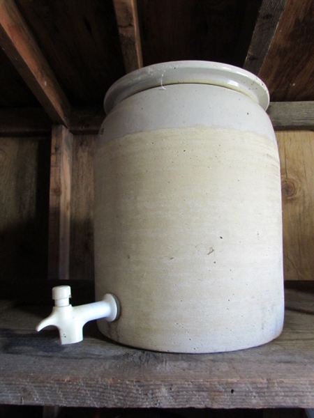 #3 STONEWARE CROCK DRINK DISPENSER W/LID