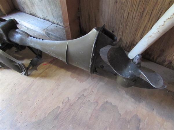 VINTAGE SEA KING 3HP BOAT MOTOR - HAS COMPRESSION