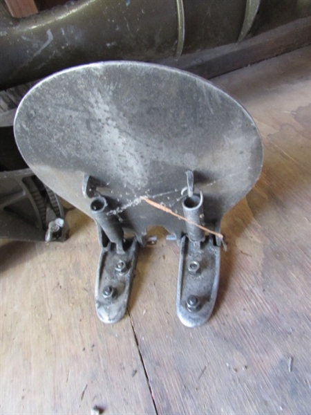 VINTAGE SEA KING 3HP BOAT MOTOR - HAS COMPRESSION