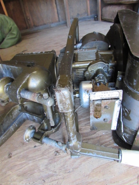 VINTAGE SEA KING 3HP BOAT MOTOR - HAS COMPRESSION