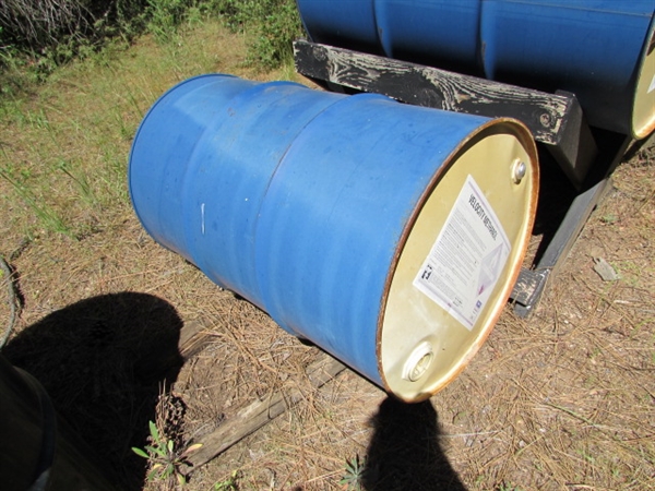 4 55-GALLON DRUMS (EMPTY) & 1 STAND