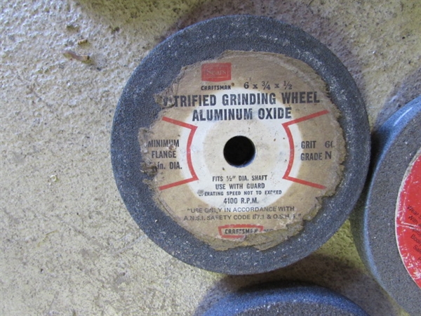 CRAFTSMAN 1/2 HP BENCH GRINDER ON STAND W/EXTRA WHEELS