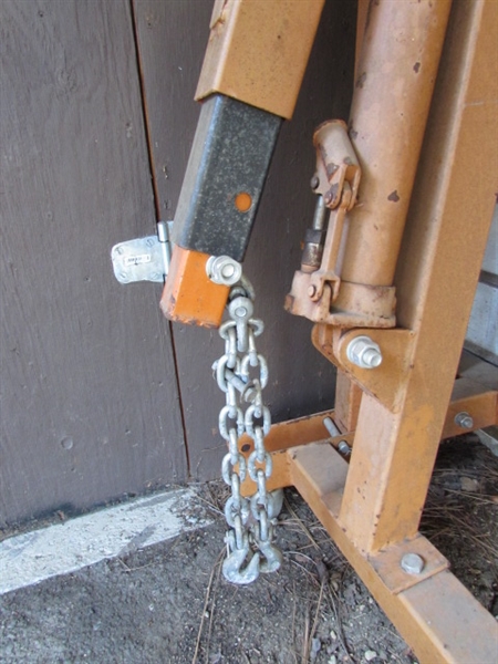 ENGINE HOIST