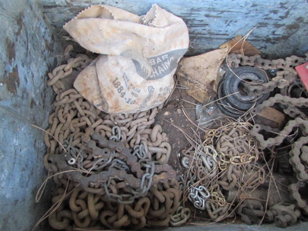 METAL STORAGE BOX W/CHAINS