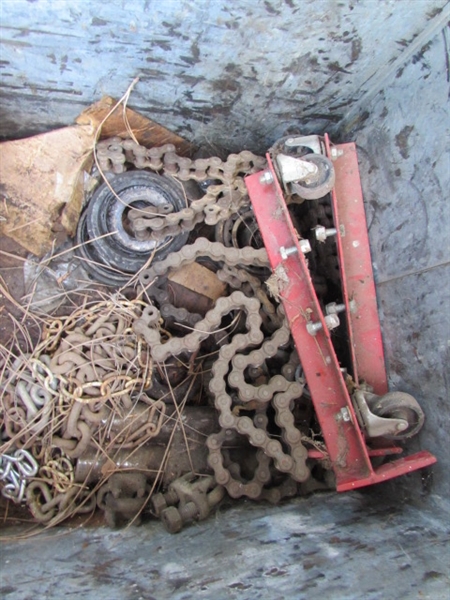 METAL STORAGE BOX W/CHAINS