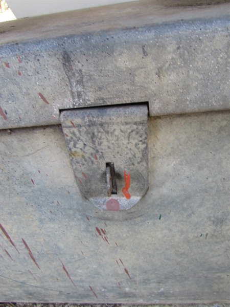METAL STORAGE BOX W/CHAINS