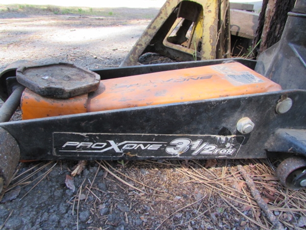 WOOD VEHICLE RAMPS, HEAVY DUTY JACK STANDS & 3.5 TON FLOOR JACK