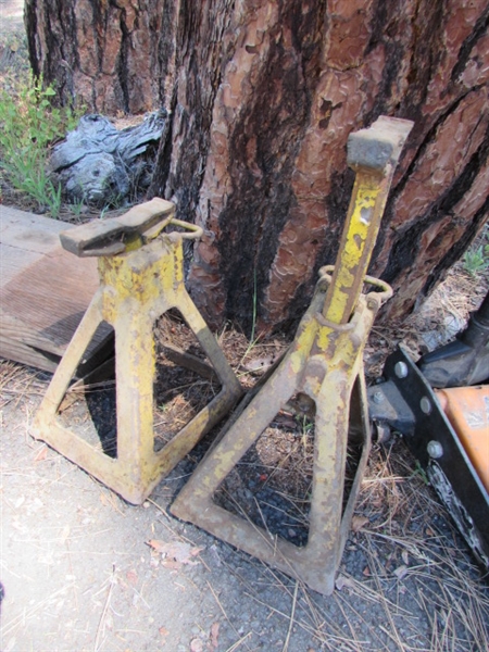 WOOD VEHICLE RAMPS, HEAVY DUTY JACK STANDS & 3.5 TON FLOOR JACK