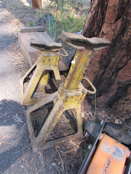 WOOD VEHICLE RAMPS, HEAVY DUTY JACK STANDS & 3.5 TON FLOOR JACK