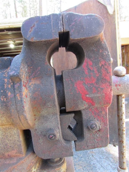 4 1/2 VISE ON STAND