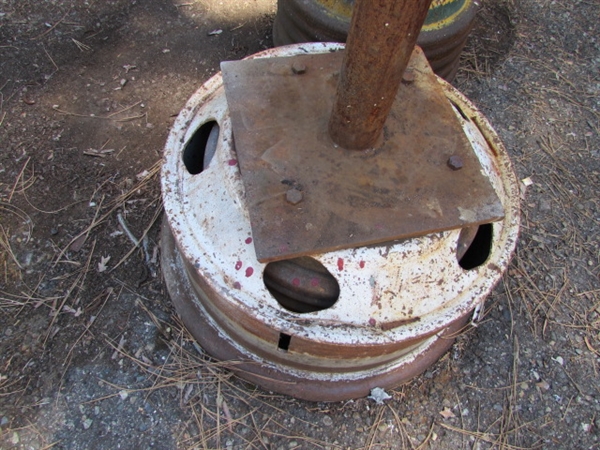 4 1/2 VISE ON STAND