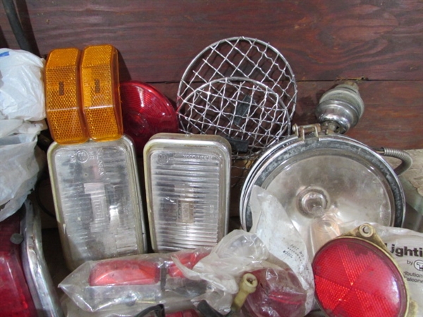ASSORTED LIGHTS & REFLECTORS