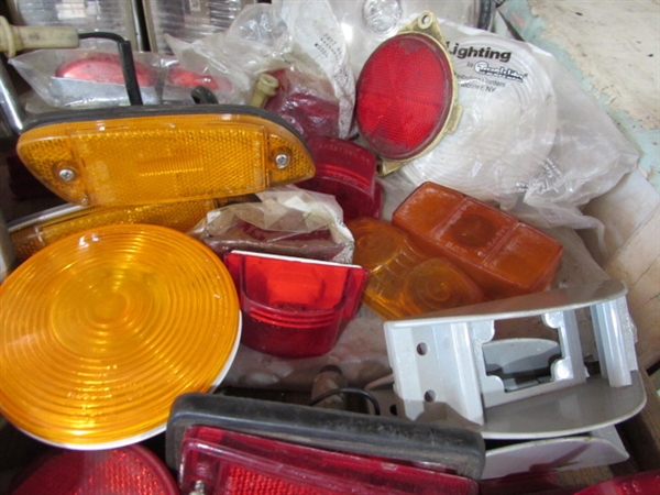ASSORTED LIGHTS & REFLECTORS