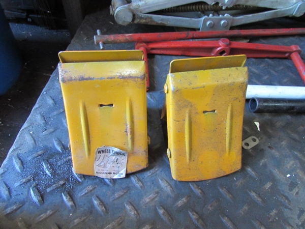 2 HYDRAULIC BOTTLE JACKS, WHEEL CHOCKS, STAR WRENCH & MORE