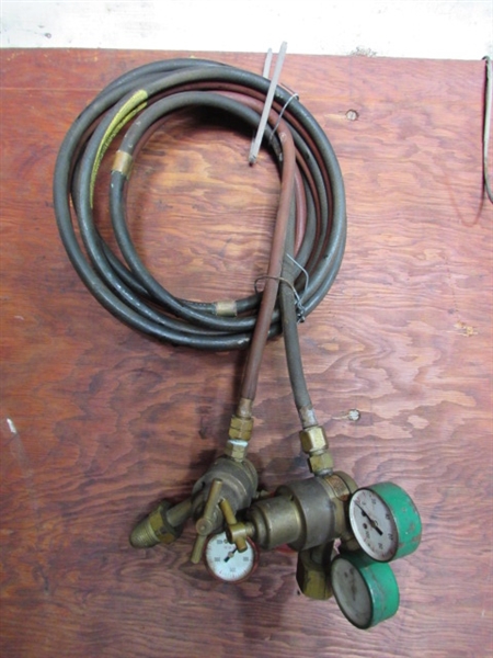 PRESSURE REGULATORS W/HOSE